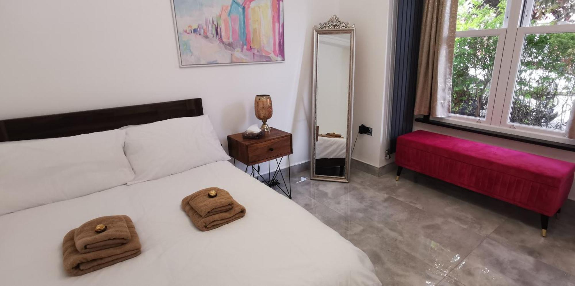 Willa Luxury London House Sleeps 13, 2 Minutes To Metro Zewnętrze zdjęcie