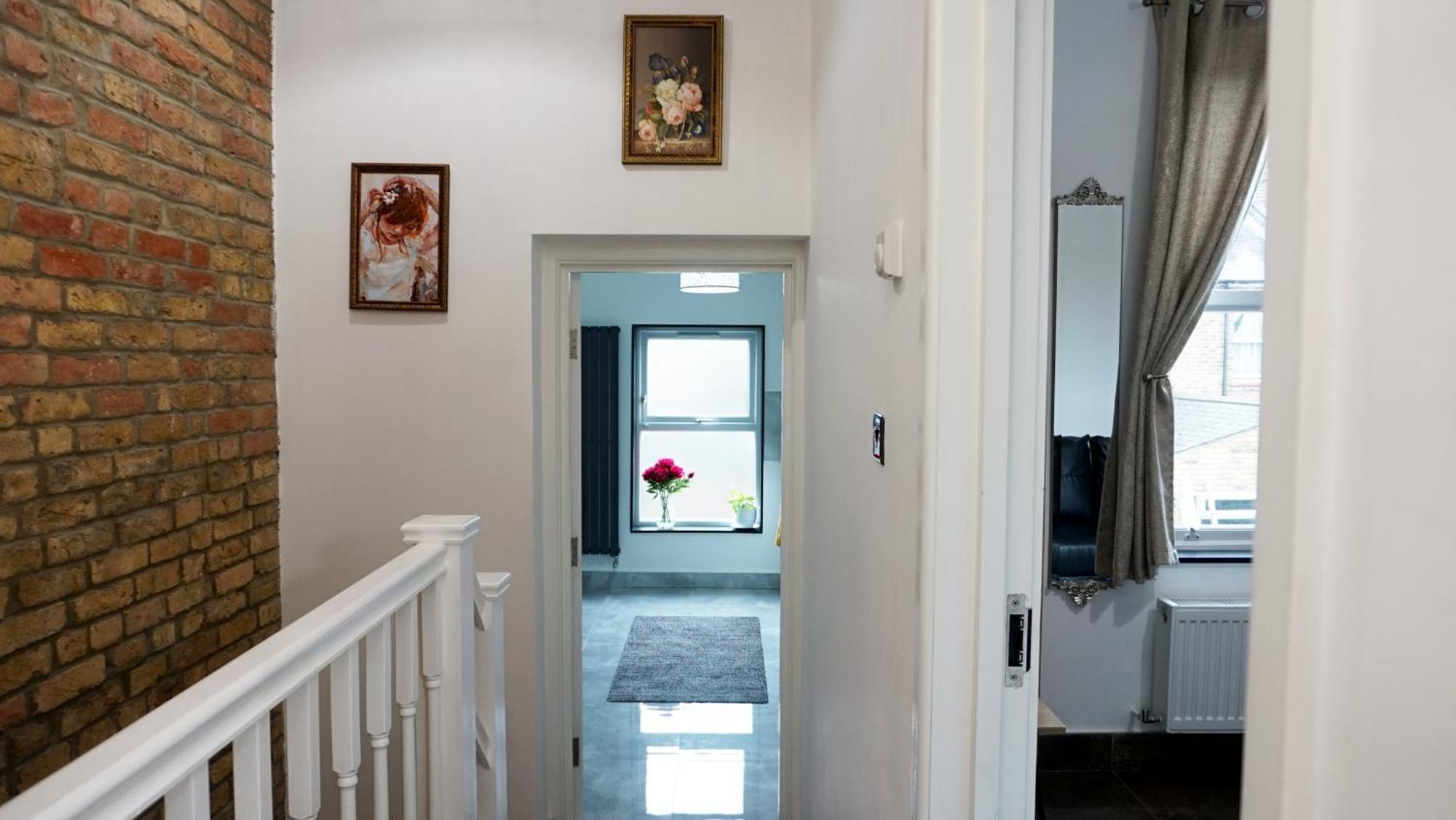 Willa Luxury London House Sleeps 13, 2 Minutes To Metro Zewnętrze zdjęcie